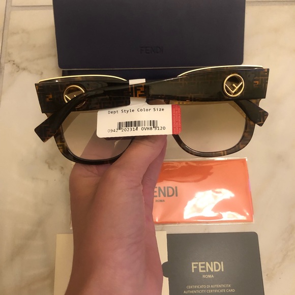 🔥NEW SHOW STOPPER FENDI SUNGLASSES 🔥 - Picture 10 of 16